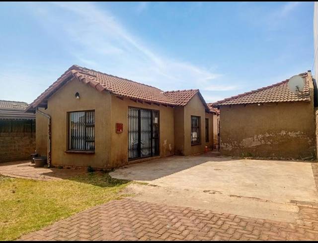 2 BEDROOM HOUSE FOR SALE IN PROTEA GLEN